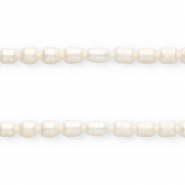 Imperfect freshwater pearls oval 9-10mm Natural White