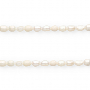 Imperfect freshwater pearls rice 7x5mm Natural White