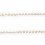 Imperfect freshwater pearls nugget 6x4mm Natural White