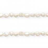 Imperfect freshwater pearls nugget oval 7-8x6-7mm Natural white