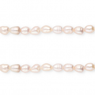 Imperfect freshwater pearls rice Seashell Pink