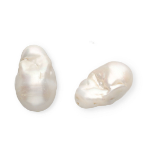 Imperfect freshwater pearls irregular Natural White