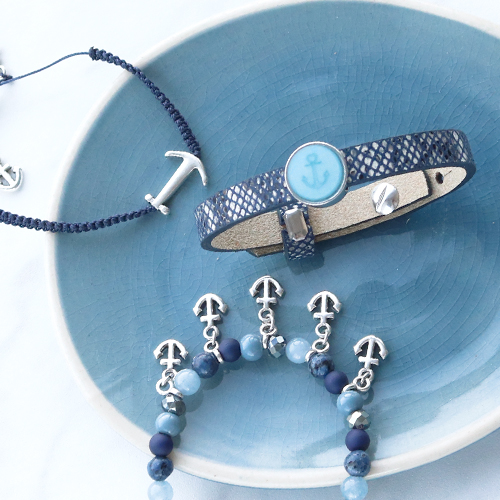 Bracelets and rings with anchors in blue shades