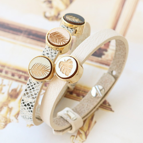 Natural look jewellery with cabochons in unique designs!