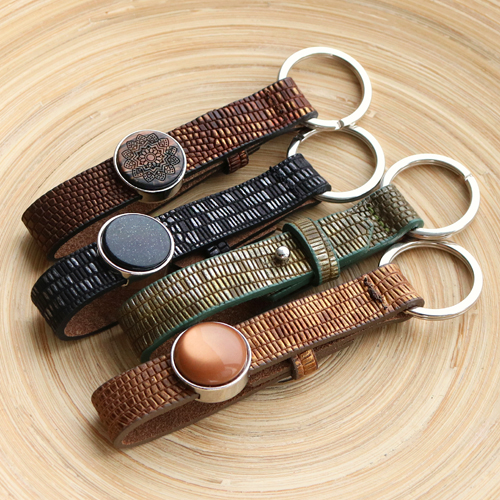 Gift inspiration with the new Cuoio keychains and scrunchies