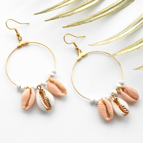 This is how you make summer jewellery with shell beads: