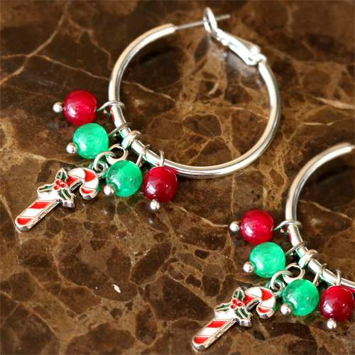How to make the best jewellery with Christmas charms: 