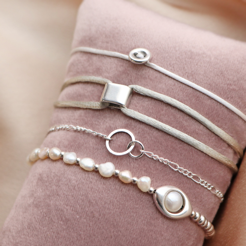 This is how you create beautiful earrings and bracelets