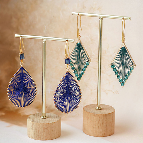 How to design earrings with crocheted pendants