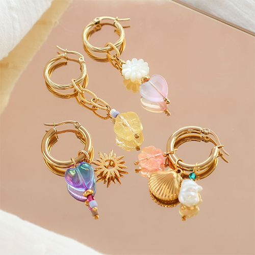 How to create earrings and a telephone cord with glass beads