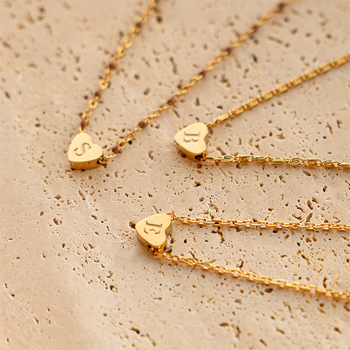 How to design necklaces and bracelets with letter beads