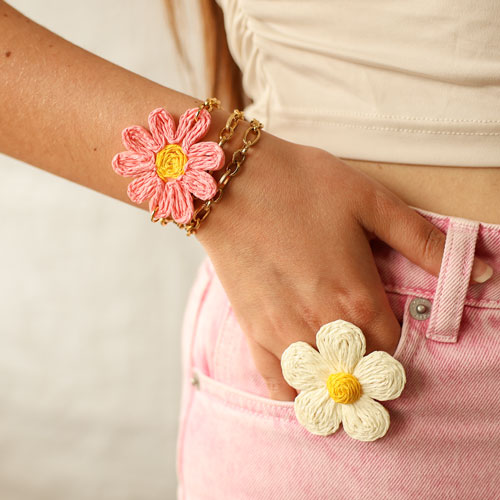 Design necklaces, earrings, and rings with raffia pendants and findings