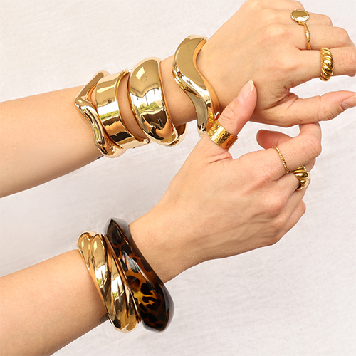 Get inspired with resin and metal bracelets