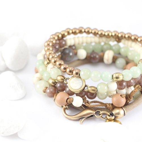 Beautiful natural beads made of jade and agate,threaded and with a knotted technique