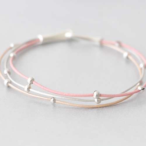 Small 1mm leather in fantastic colours to make super trendy and original bracelets!!