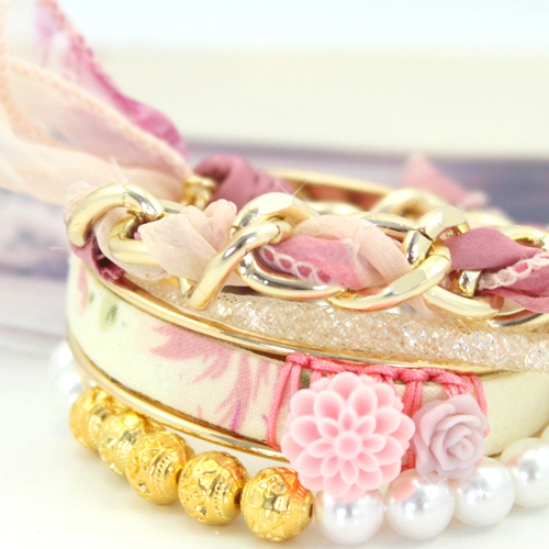 Trendy jewellery with flowerdesign