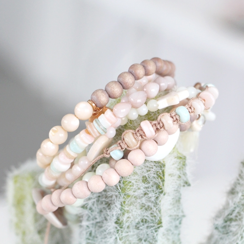 With these shell pearls you can make the most beautiful jewellery for this summer