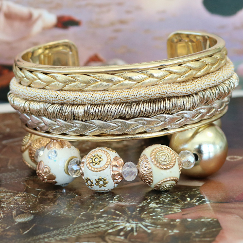 Create the best jewellery with fashion thread in a metallic look!!!
