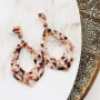Create fantastic eye-catchers with resin pendants