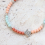 This is how you make fantastic bracelets with acrylic beads: