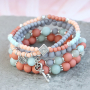 This is how you make fantastic bracelets with acrylic beads: