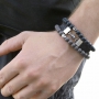 Skulls, wooden beads and leather for a cool look