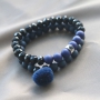 Stylish jewellery with acrylic beads and diverse stringing materials in dark tones like blue and anthracite. 