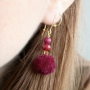 Create a &ldquo;wow&rdquo; effect with these sparkling earrings with faceted beads, pompoms and golden DQ metal findings.