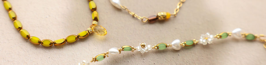 Discover now! New oval glass beads with gold rim