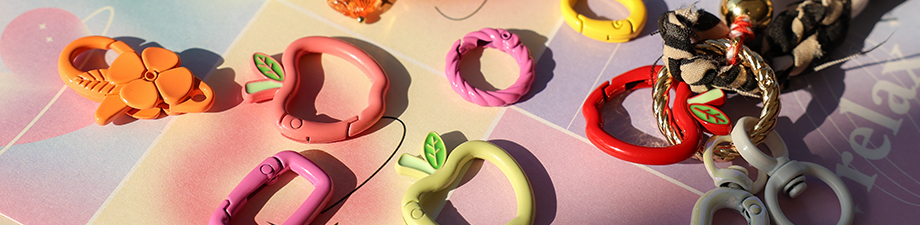 Must-have coloured keychain findings