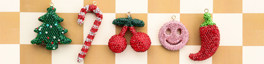Bag charms for a festive look 